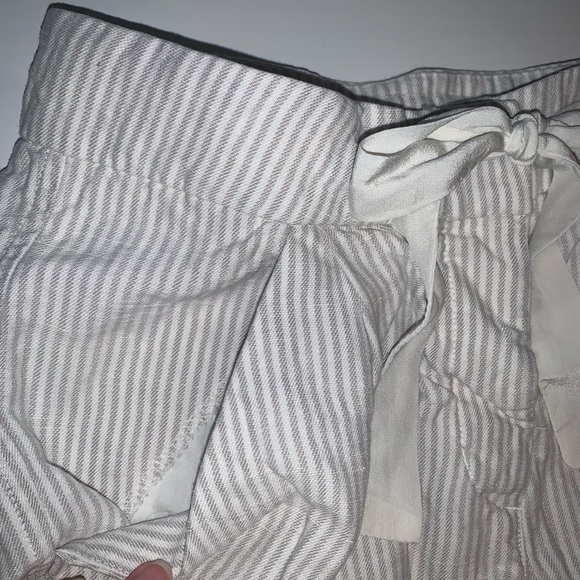 Aritzia linen shorts - Picture 2 of 5